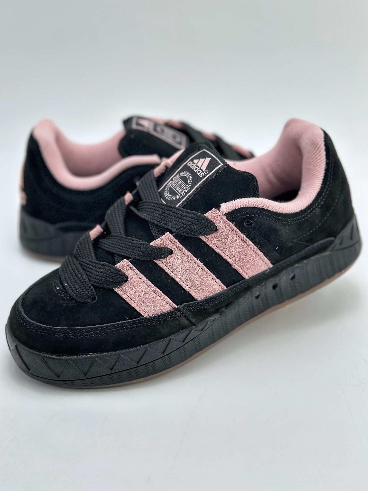 150 Adidas Originals Adimatic Yunk Low 马蒂奇系列低帮复古鲨鱼面包休闲运动滑板鞋 GY2092