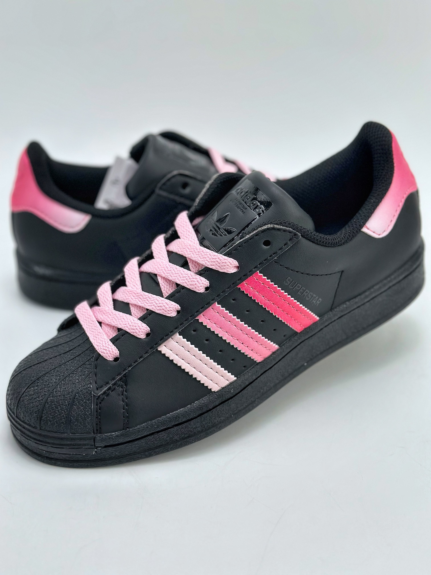 150 Adidas   Originals Superstar 贝壳头 黑粉 EG4957