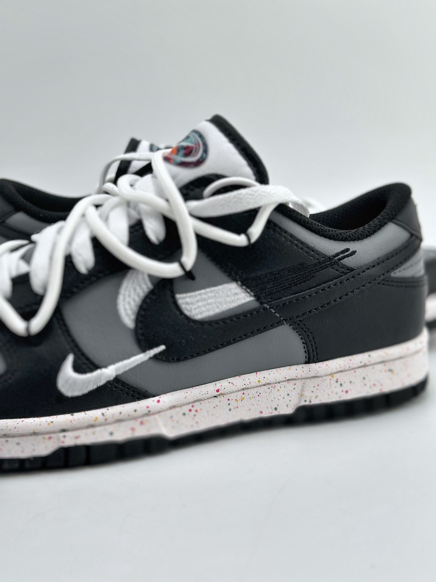 240 NIKE SB Dunk Low Multi-Color Swoosh 灰白三勾 FD4623-159