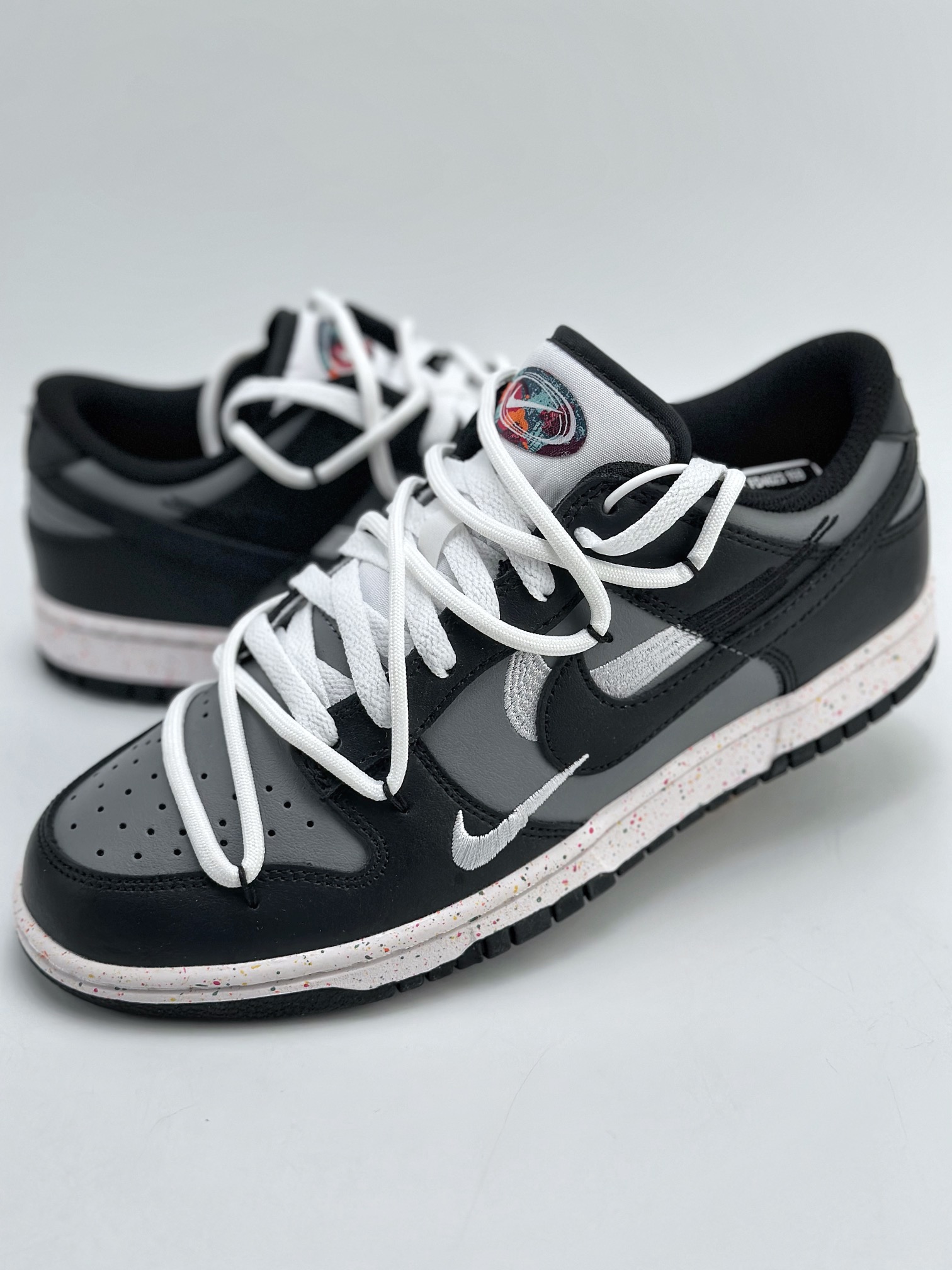 240 NIKE SB Dunk Low Multi-Color Swoosh 灰白三勾 FD4623-159