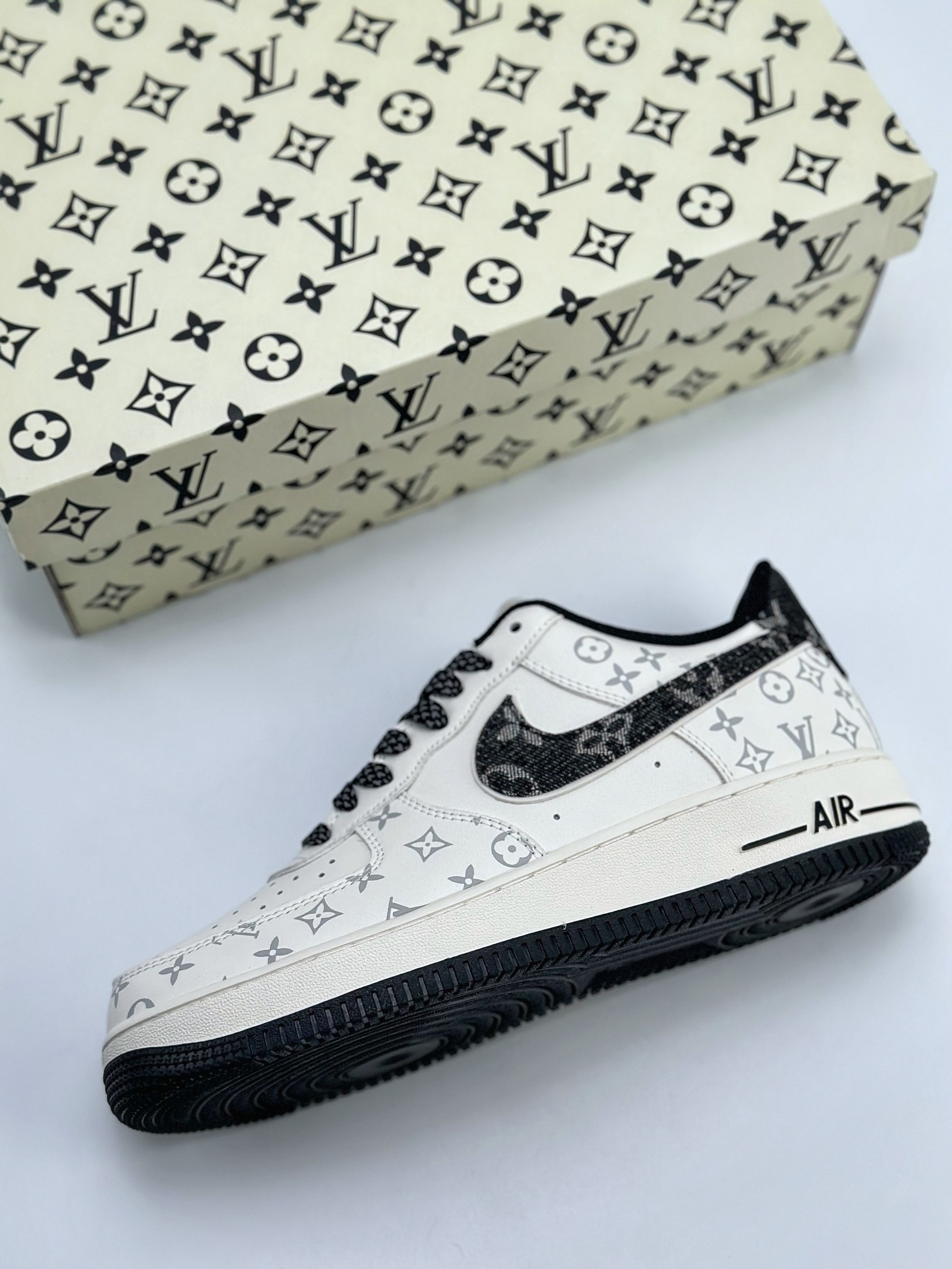 260 Nike Air Force 1 Low 07 x Louis Vuitton 印花联名 LU0251-132