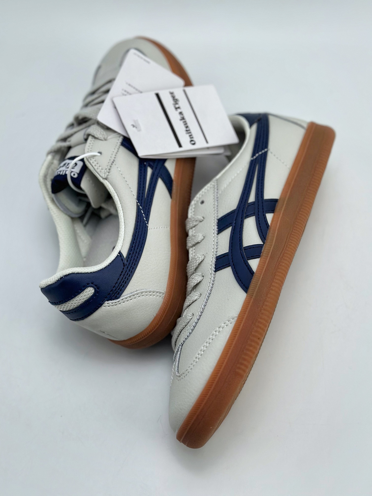 150 亚瑟士 Onitsuka Tiger Tokuten 复古低帮休闲跑鞋  1183B938 020