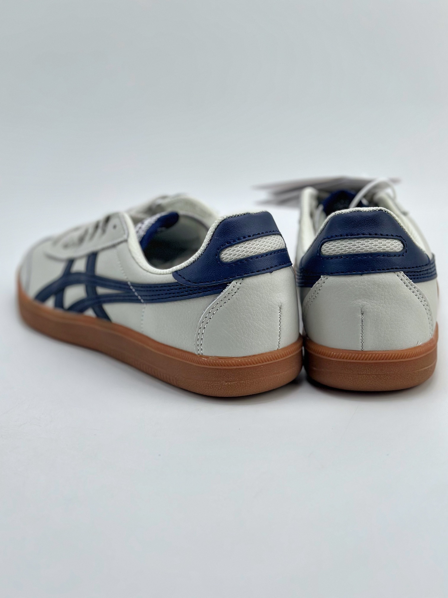 150 亚瑟士 Onitsuka Tiger Tokuten 复古低帮休闲跑鞋  1183B938 020