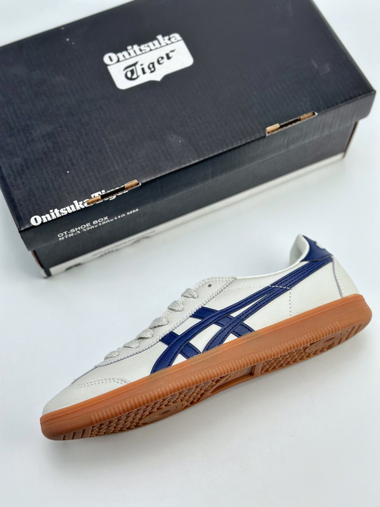 150 亚瑟士 Onitsuka Tiger Tokuten 复古低帮休闲跑鞋  1183B938 020