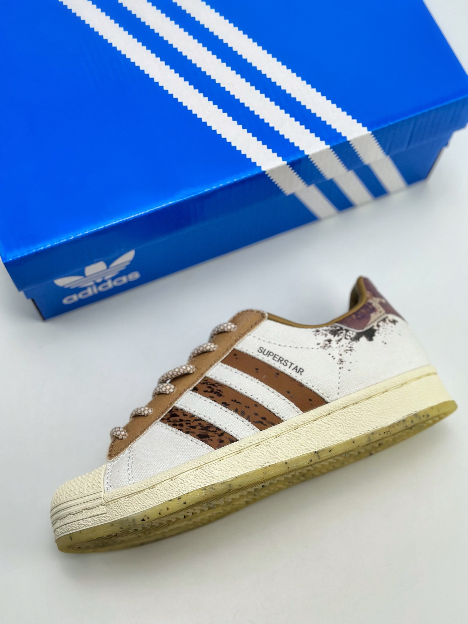 150 Adidas   Originals Superstar 贝壳头 白棕色 IG5976