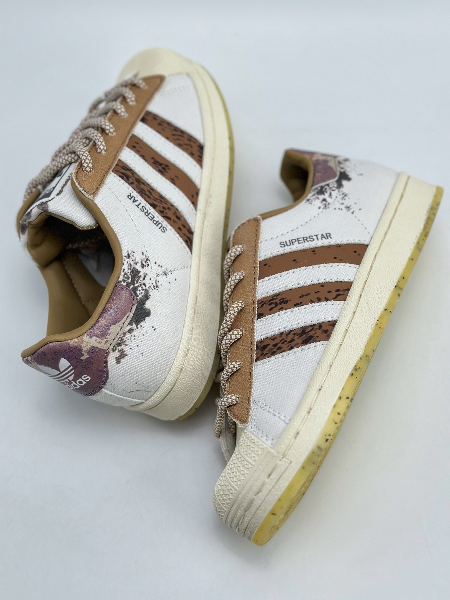 150 Adidas   Originals Superstar 贝壳头 白棕色 IG5976