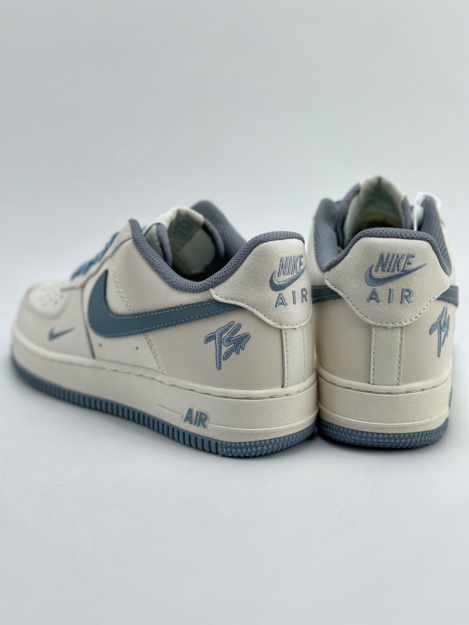 240 Nike Air Force 1 Low 07 TS x Supreme 三方联名白青 PF9055-757