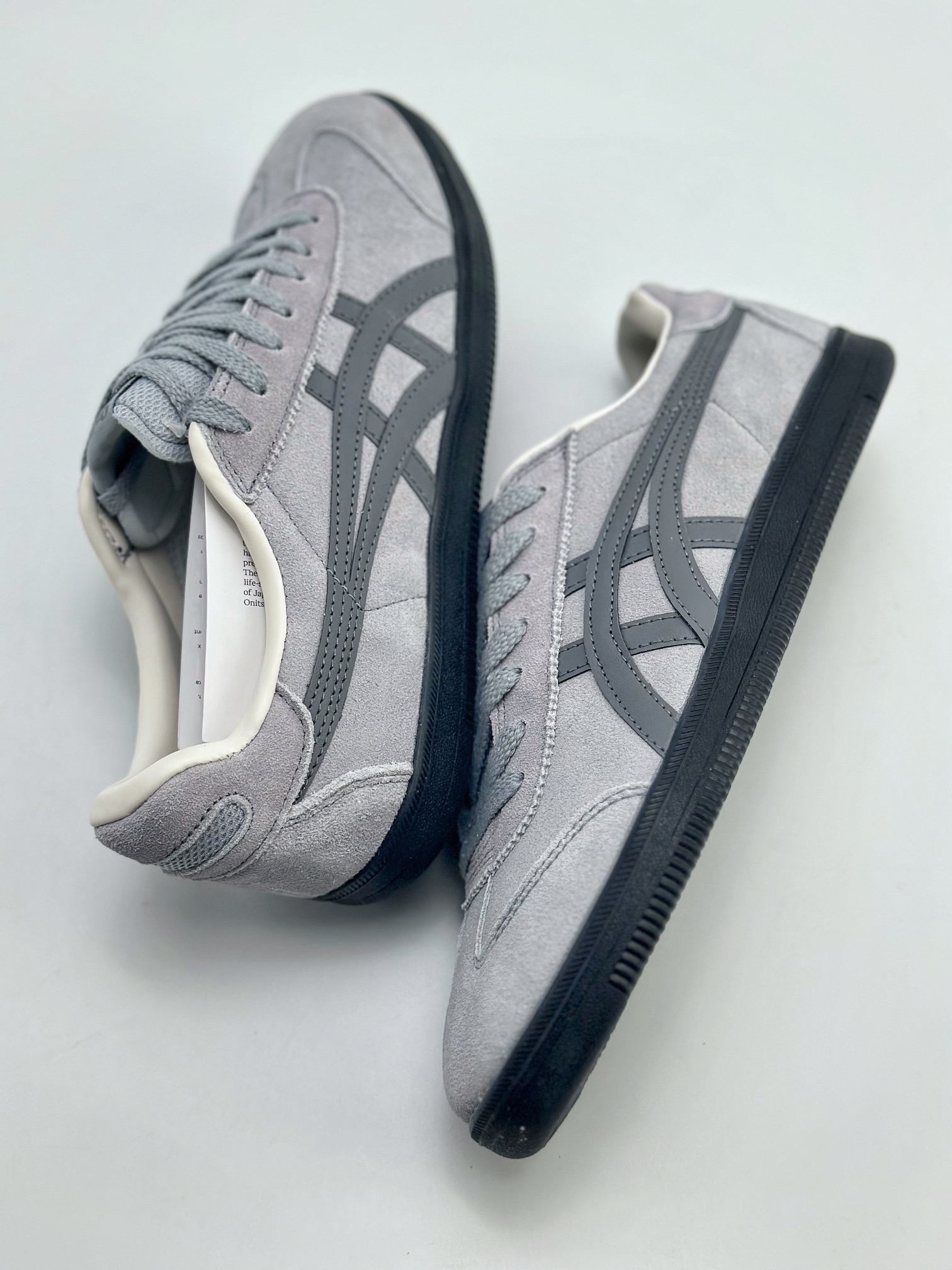 150 亚瑟士 Onitsuka Tiger Tokuten 复古低帮休闲跑鞋  1183A907-021