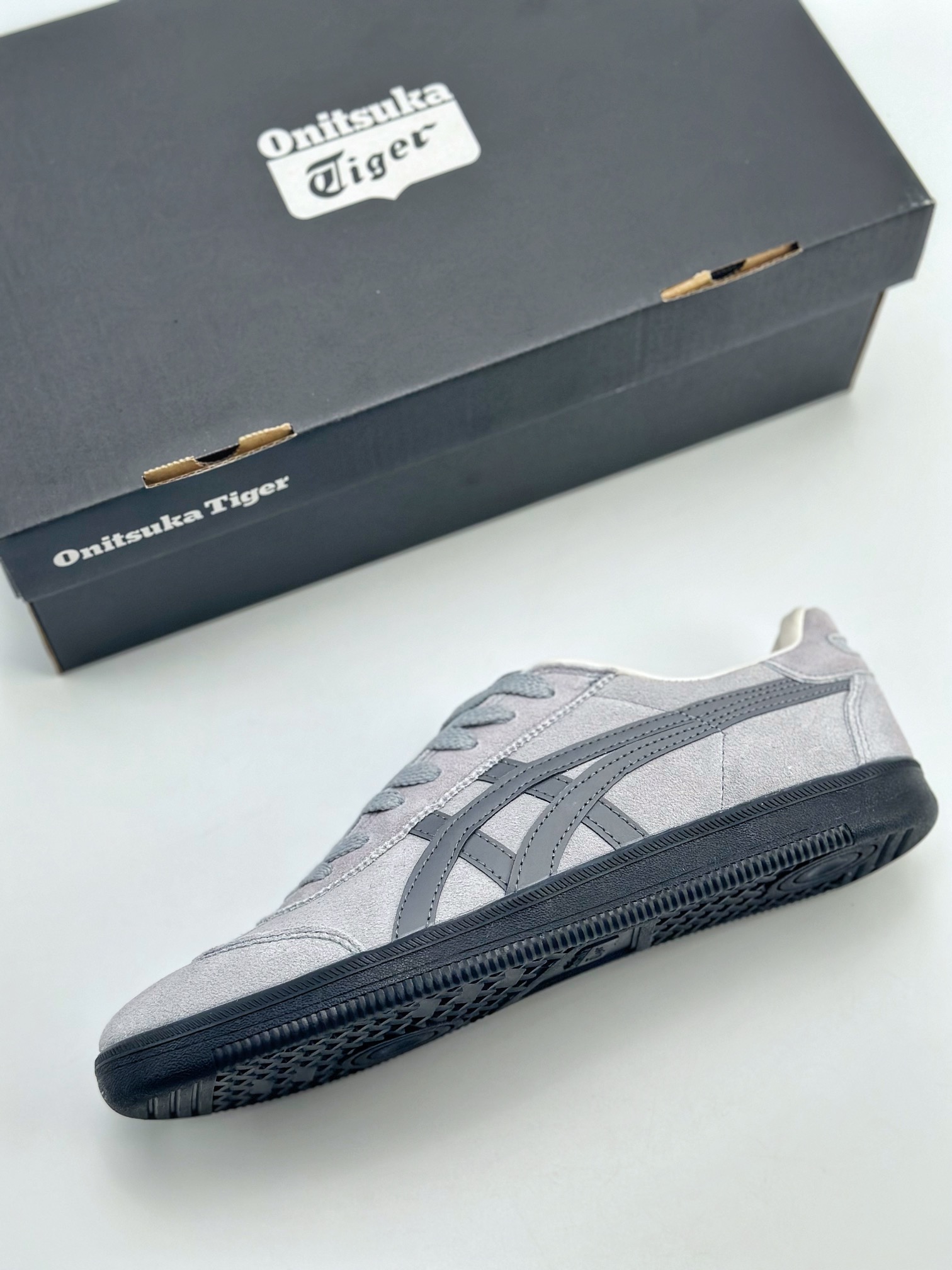 150 亚瑟士 Onitsuka Tiger Tokuten 复古低帮休闲跑鞋  1183A907-021