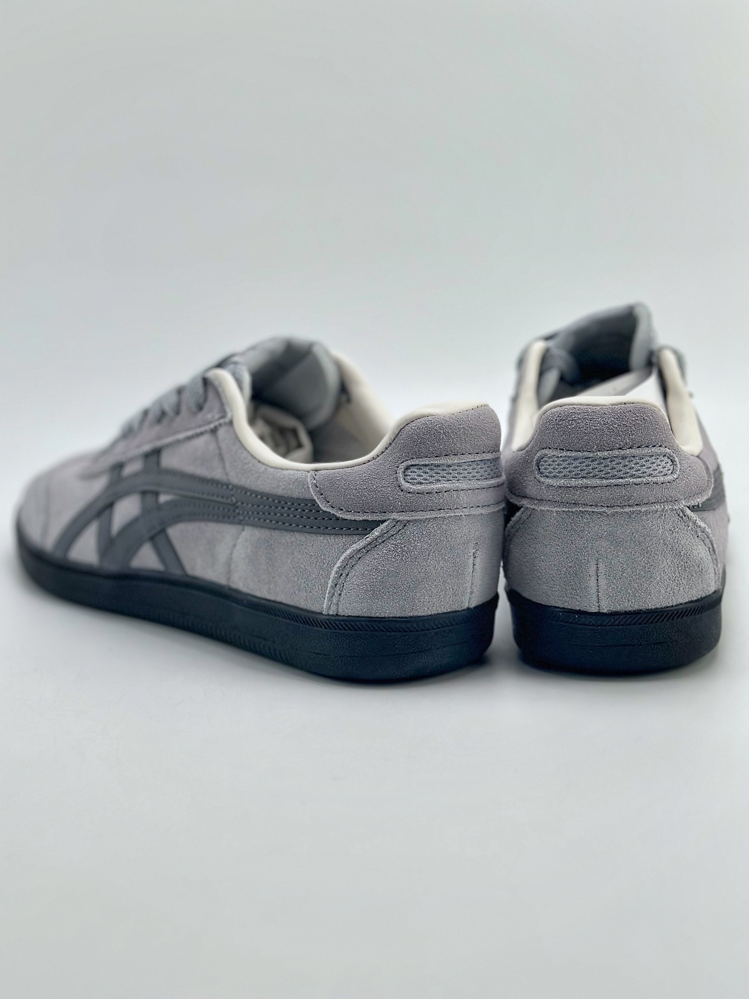 150 亚瑟士 Onitsuka Tiger Tokuten 复古低帮休闲跑鞋  1183A907-021