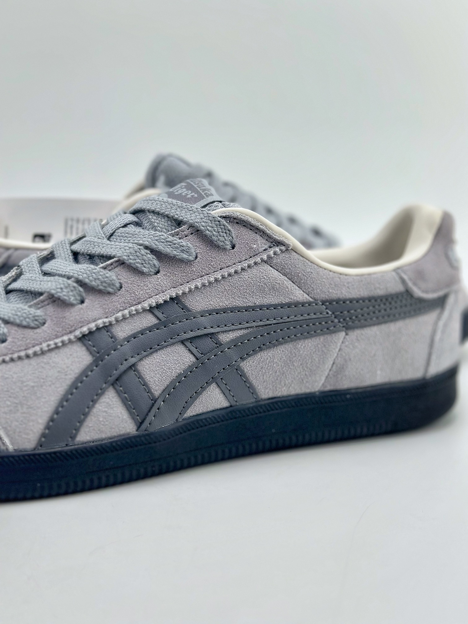 150 亚瑟士 Onitsuka Tiger Tokuten 复古低帮休闲跑鞋  1183A907-021