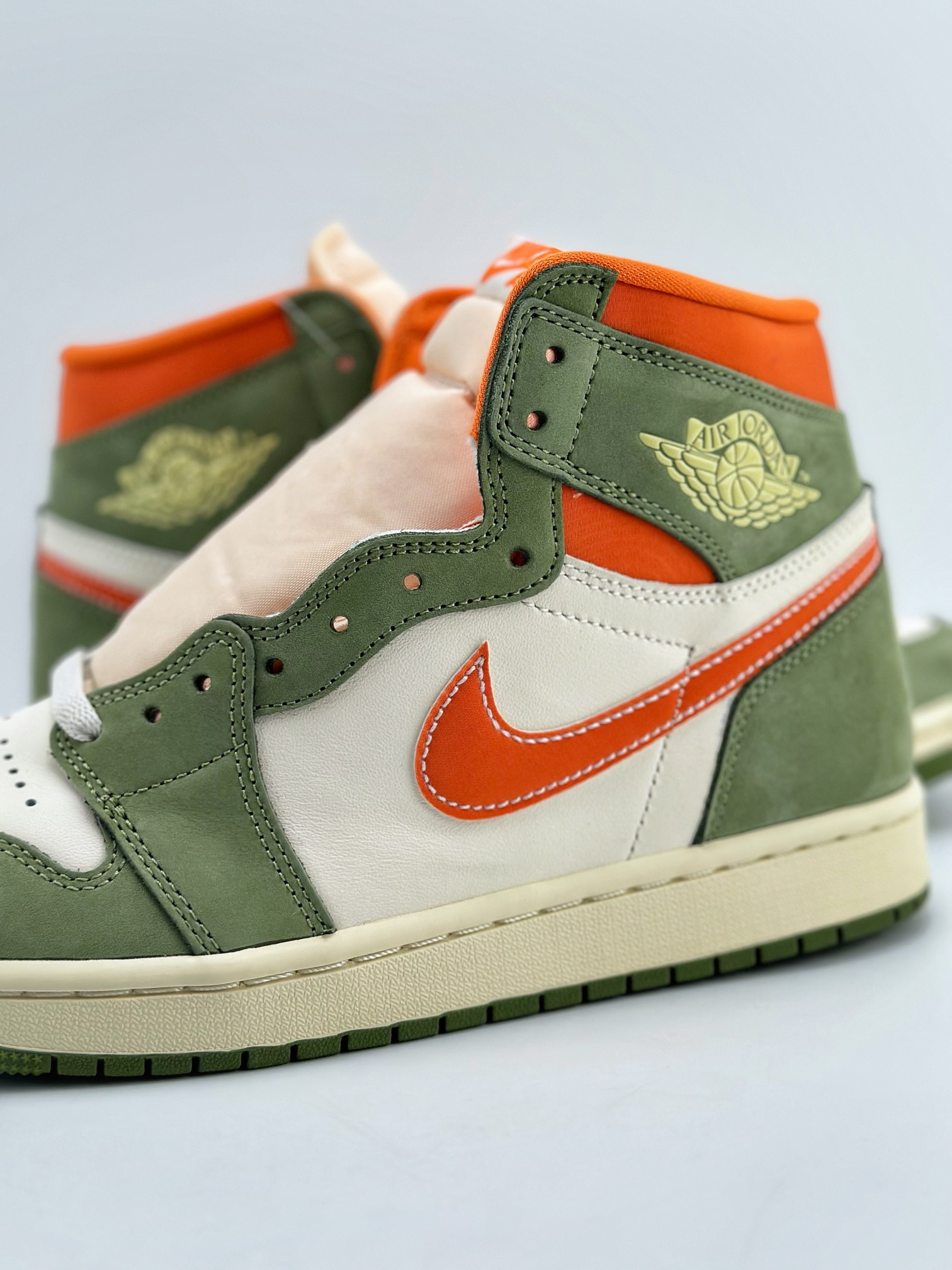 320 莞产原底面 市售纯原版本 Air Jordan 1 High OG “Craft Celadon” 麂皮墨绿橙 FB9934-300