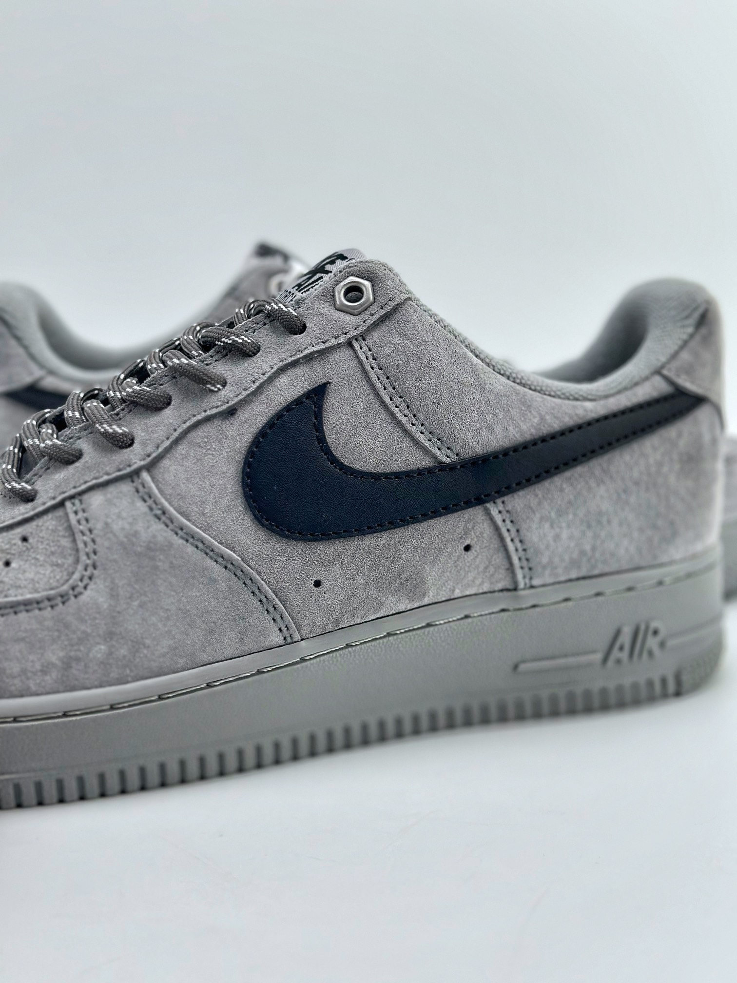 240 Nike Air Force 1 Low 07 麂皮灰黑勾