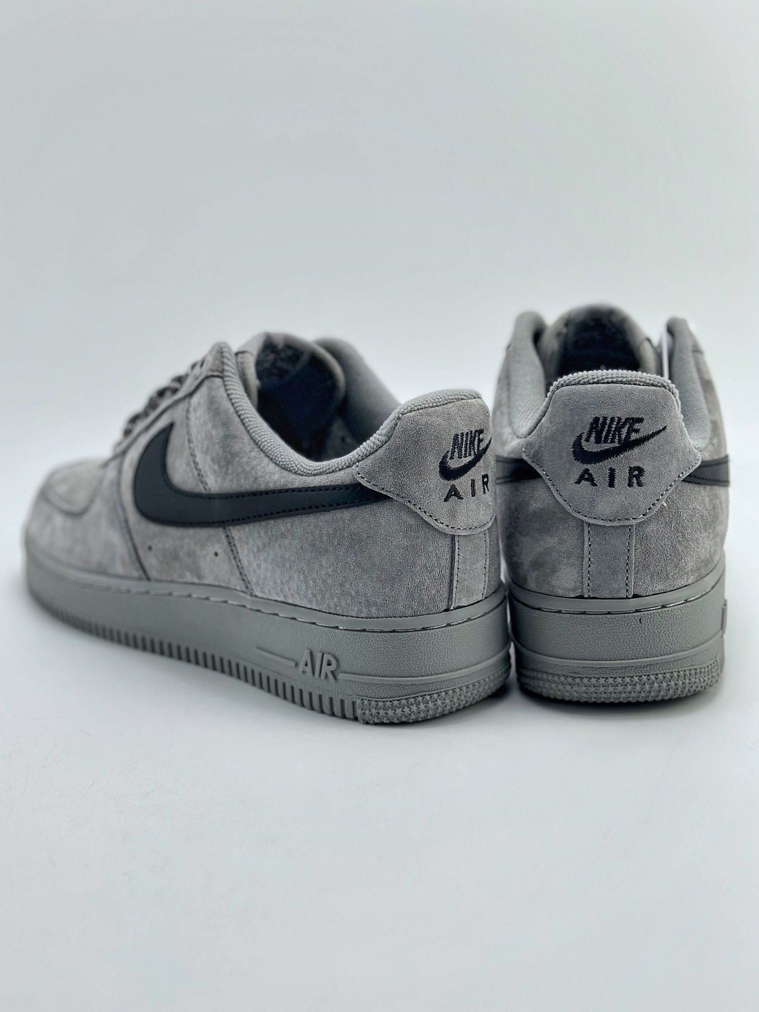 240 Nike Air Force 1 Low 07 麂皮灰黑勾