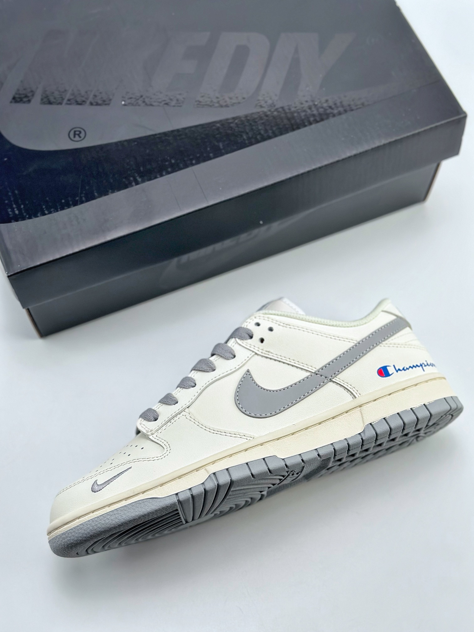 220 NIKE SB Dunk Low x Champion 联名白灰 XH1733-001