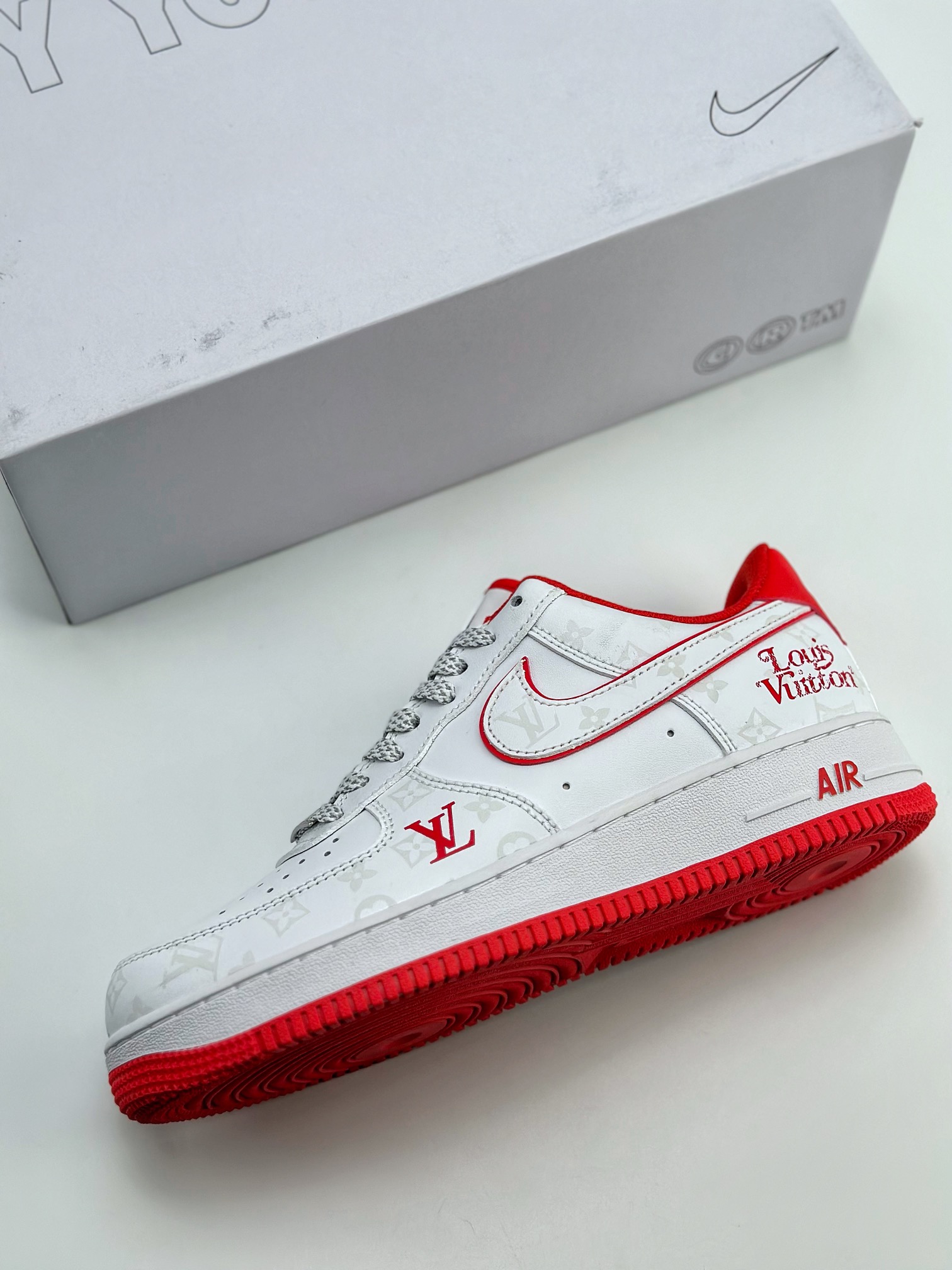 220 Nike Air Force 1 Low 07 x Suoreme 联名白红