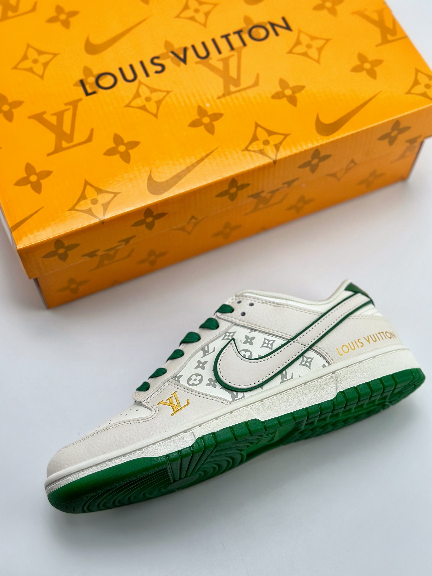 280 Nike SB Dunk Low x Louis Vuitton 黑金 FC1688-127