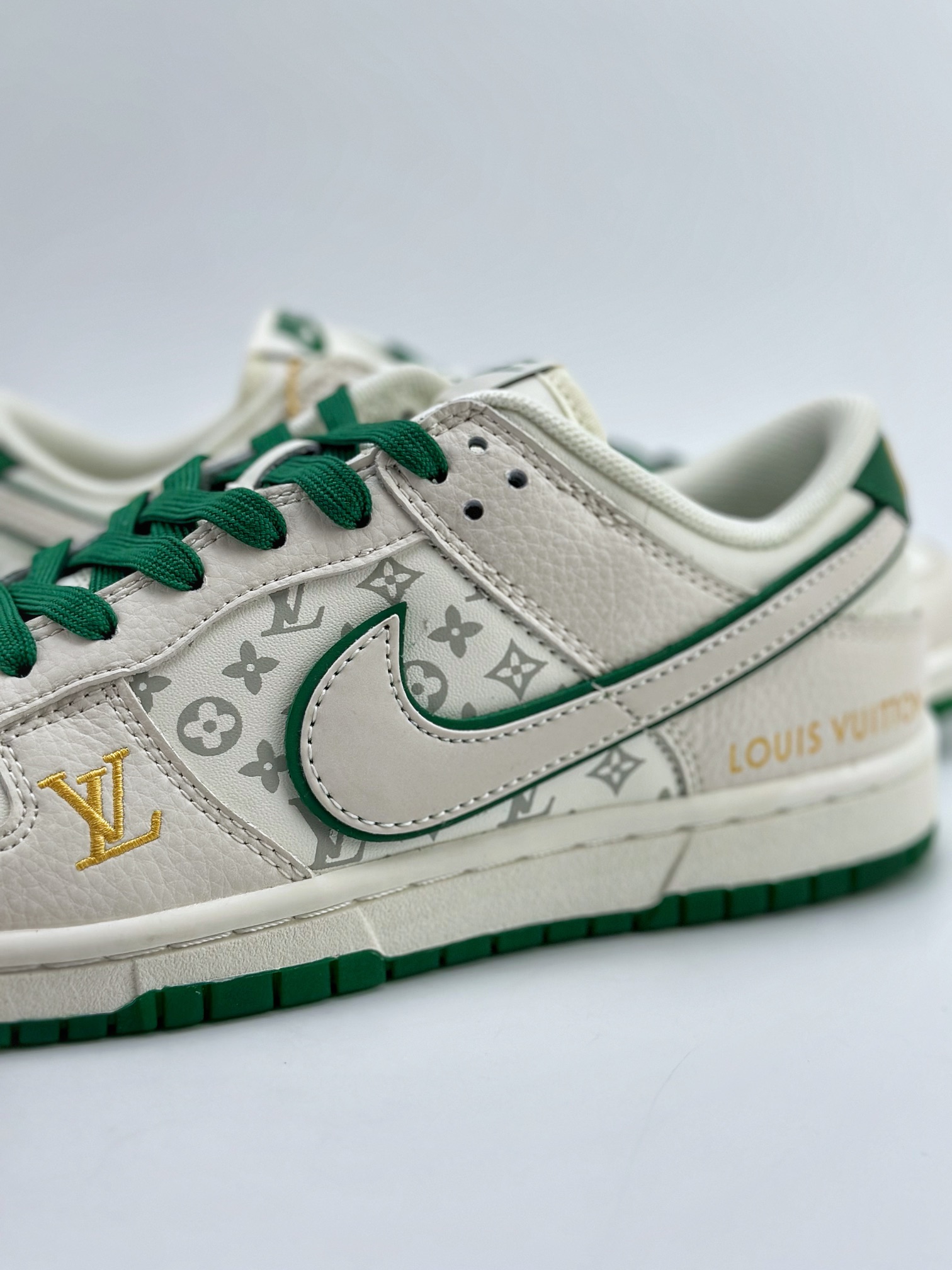 280 Nike SB Dunk Low x Louis Vuitton 黑金 FC1688-127