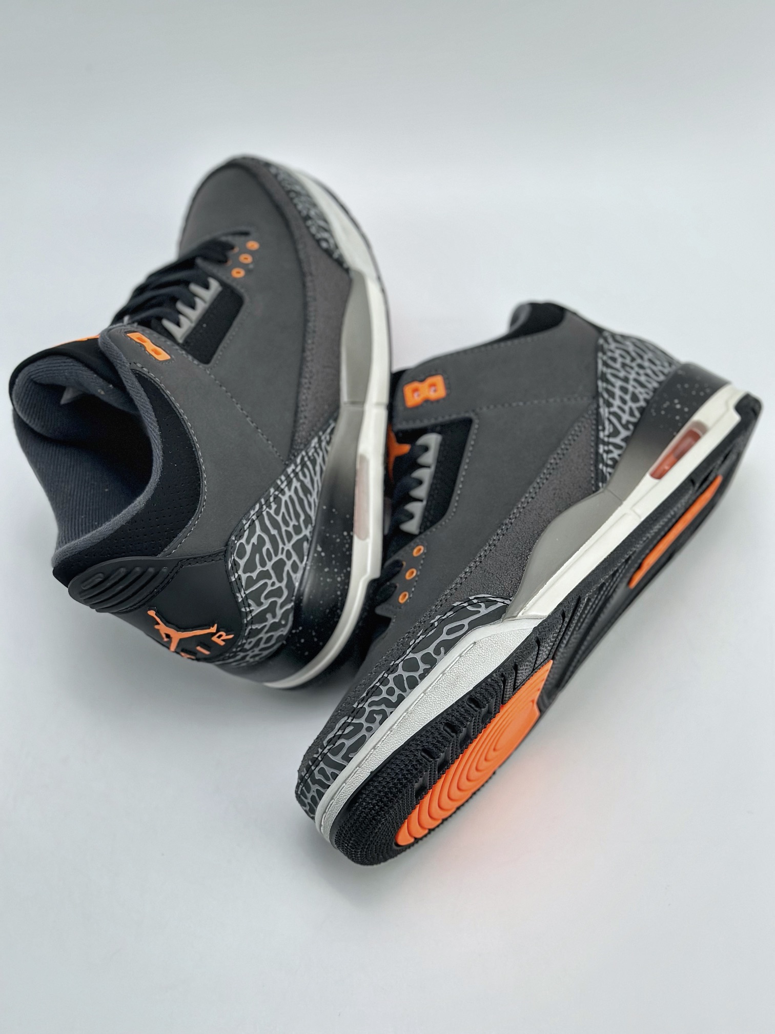 260 Air Jordan 3 Retro ”Fear” 恐惧 CT8532-080