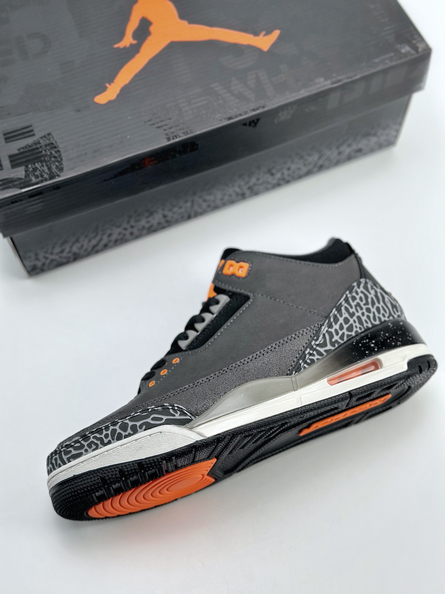 260 Air Jordan 3 Retro ”Fear” 恐惧 CT8532-080