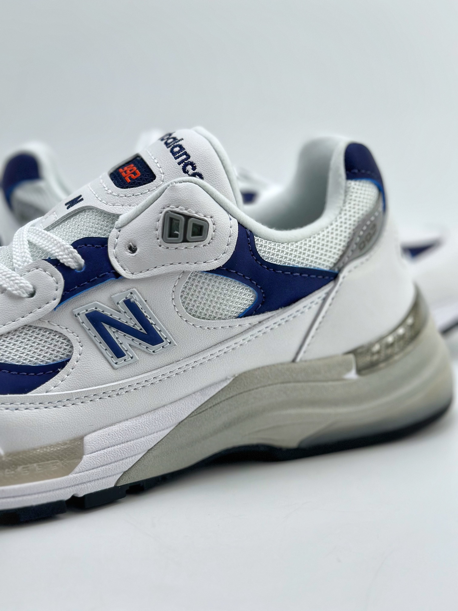 220 New Balance 992 复古风格 M992EC