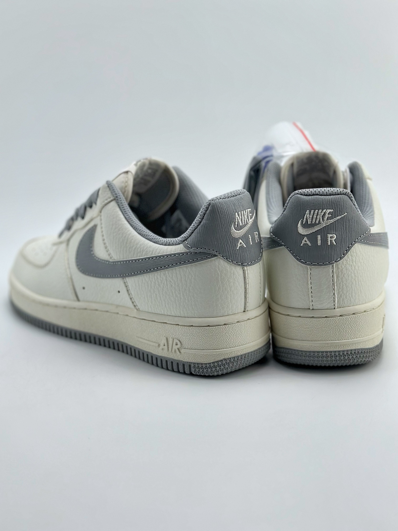 240 Nike Air Force 1 Low 07 带笔白灰