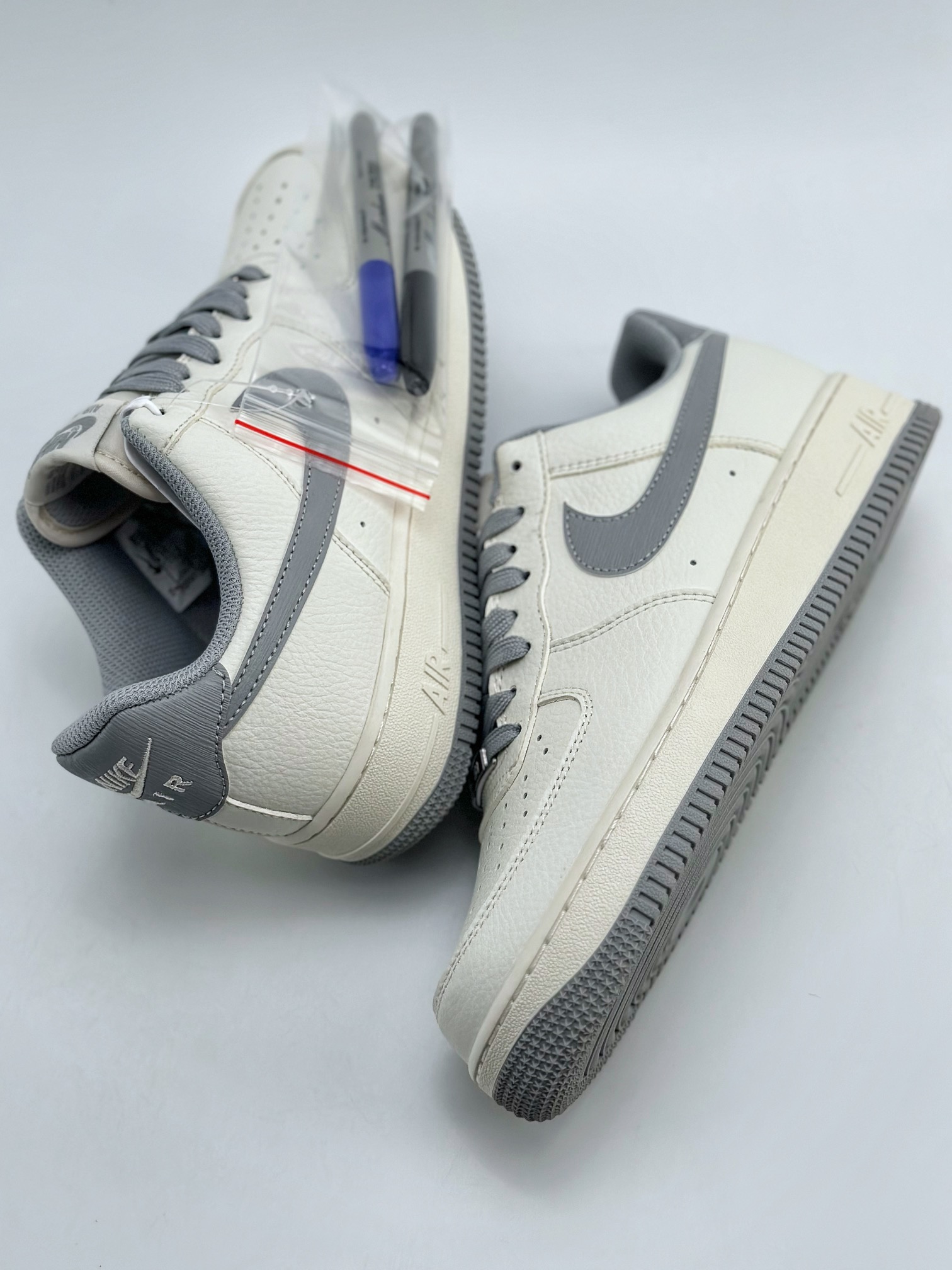 240 Nike Air Force 1 Low 07 带笔白灰