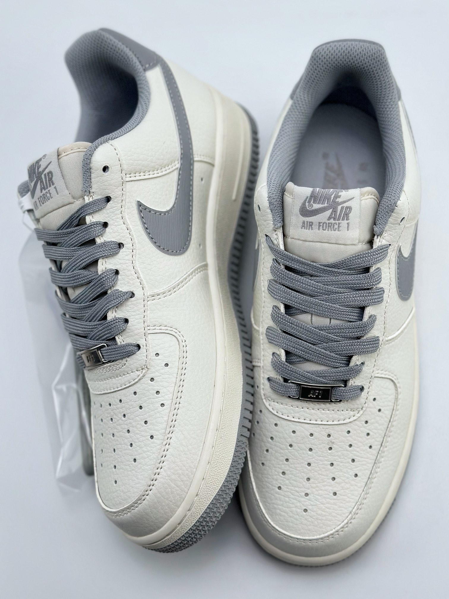 240 Nike Air Force 1 Low 07 带笔白灰