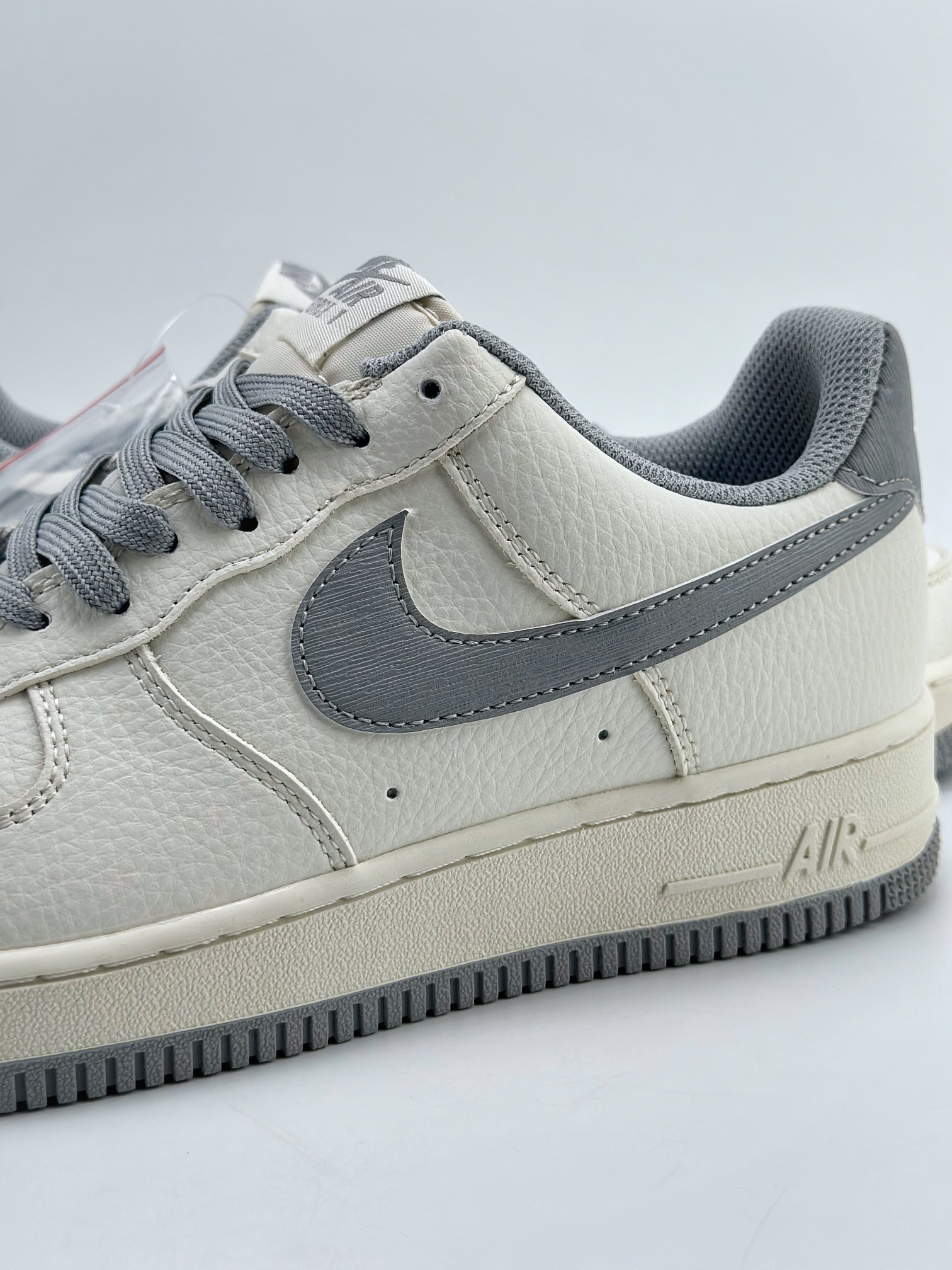 240 Nike Air Force 1 Low 07 带笔白灰