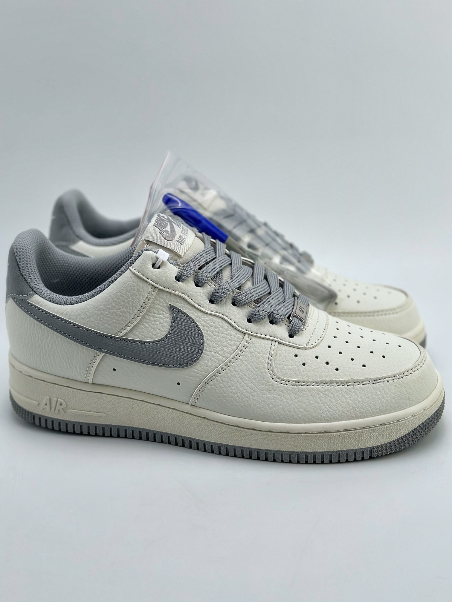 240 Nike Air Force 1 Low 07 带笔白灰