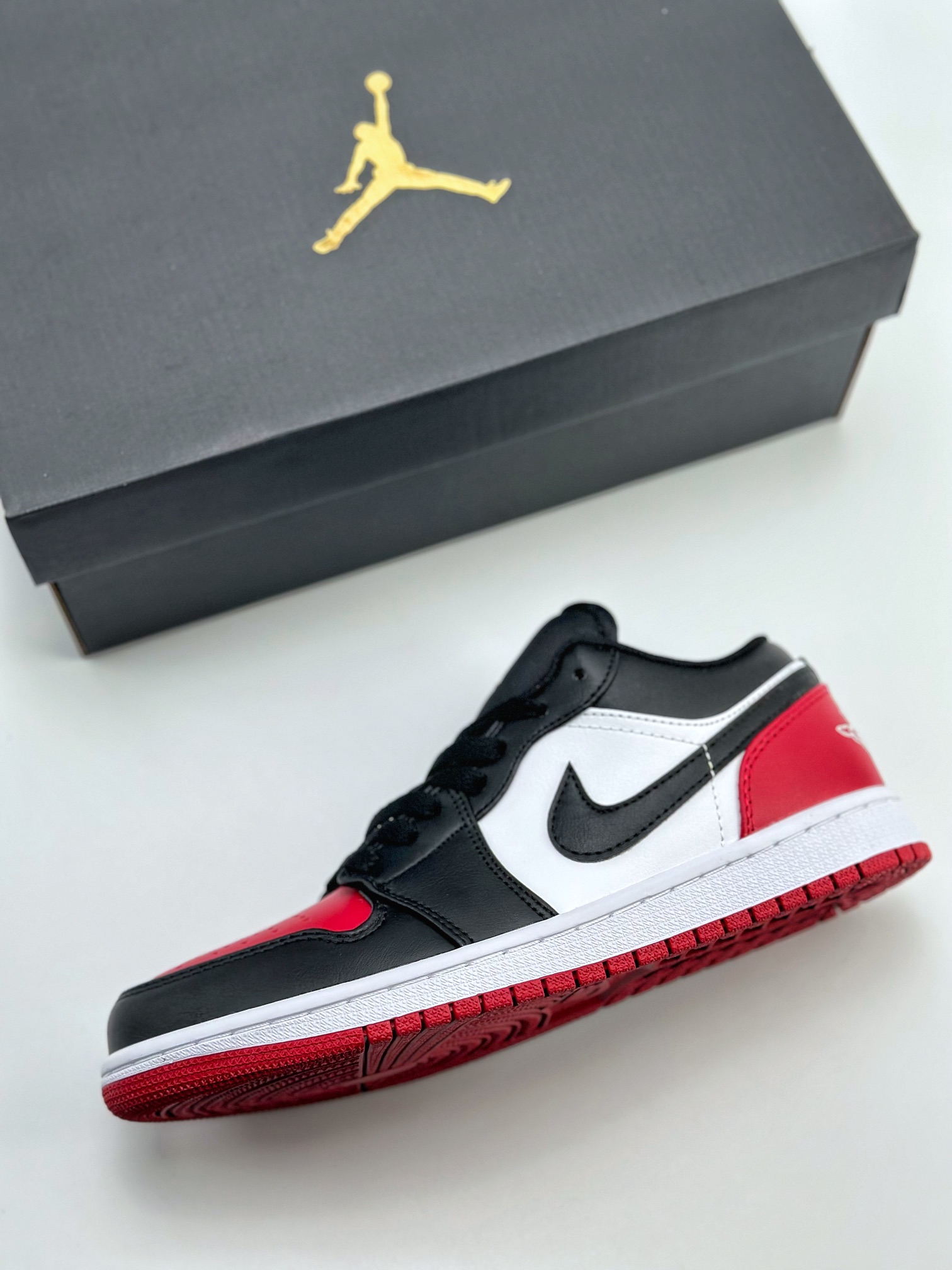 200 Air Jordan 1 Low ”Bred Toe” 黑红脚趾 553558-161