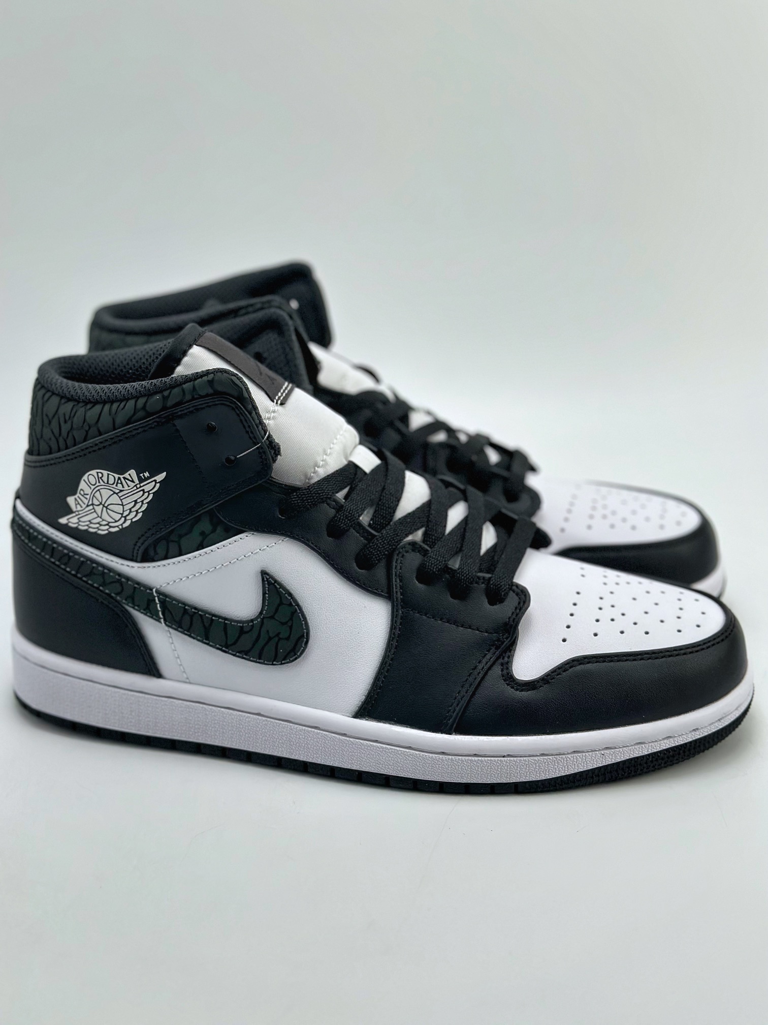 220 Air Jordan 1 Mid SE "Panda Elephant" 黑白 FB9911-001