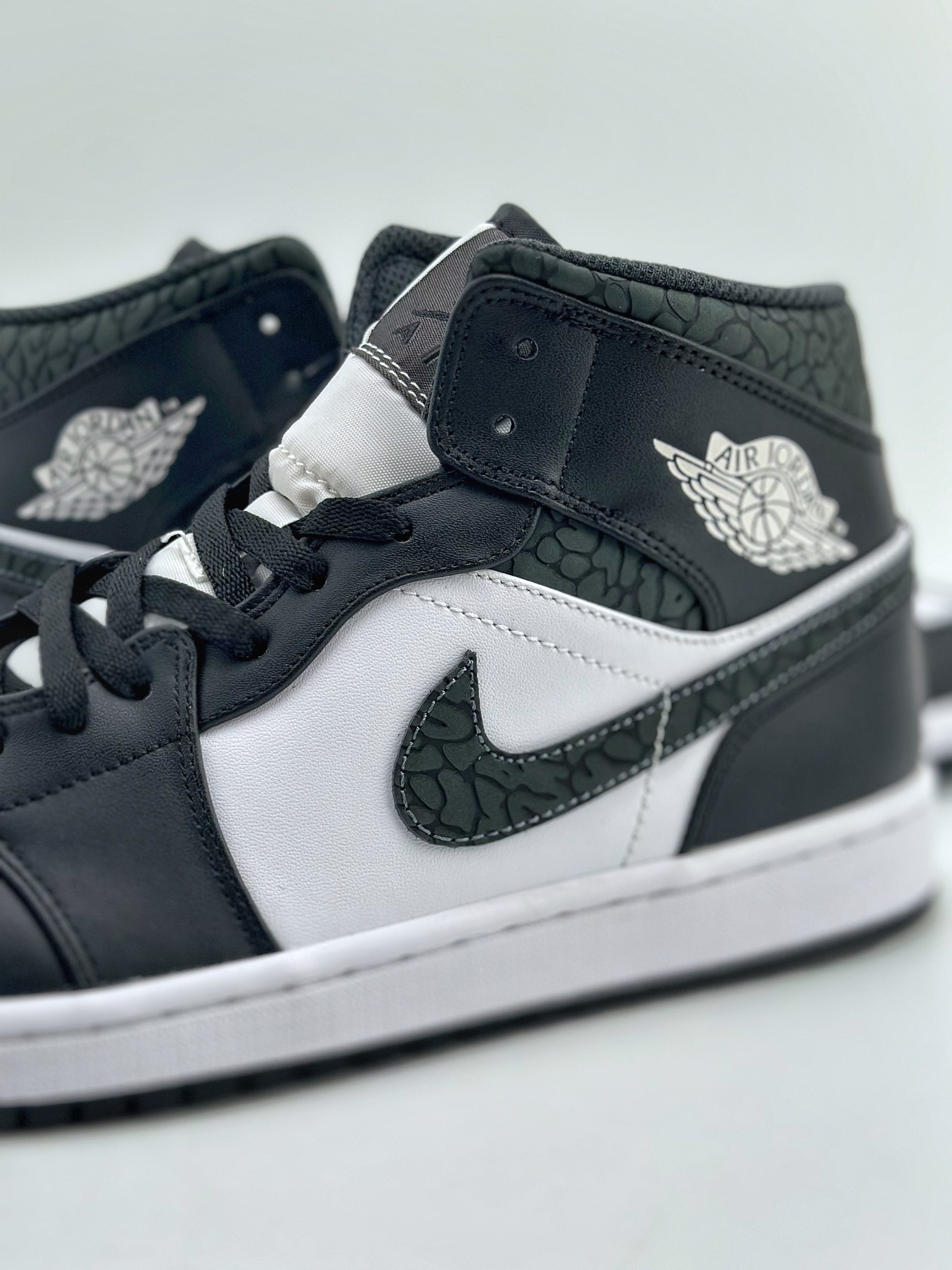 220 Air Jordan 1 Mid SE "Panda Elephant" 黑白 FB9911-001