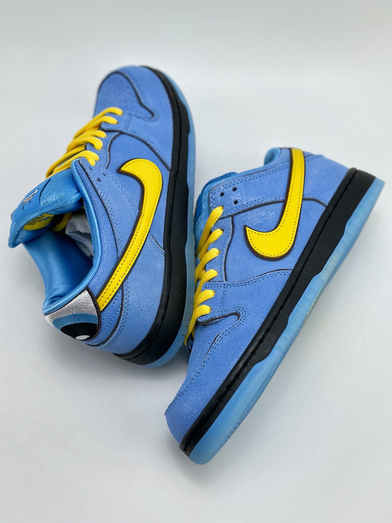 Nike SB Dunk Low x The Powerpuff Girls FZ8320-400