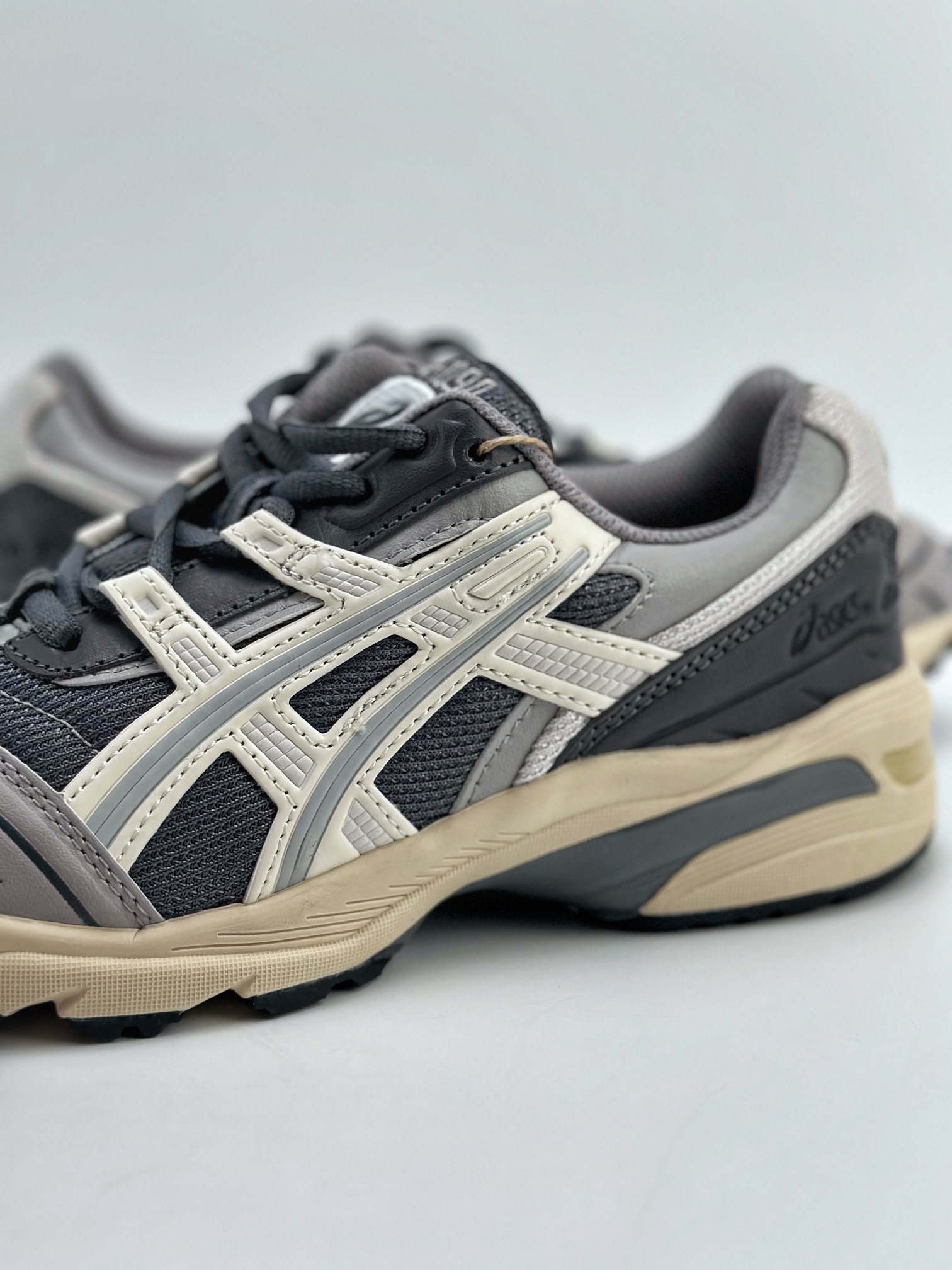 180 亚瑟士/ASICS Tiger GEL-1090系列 1203A243-026