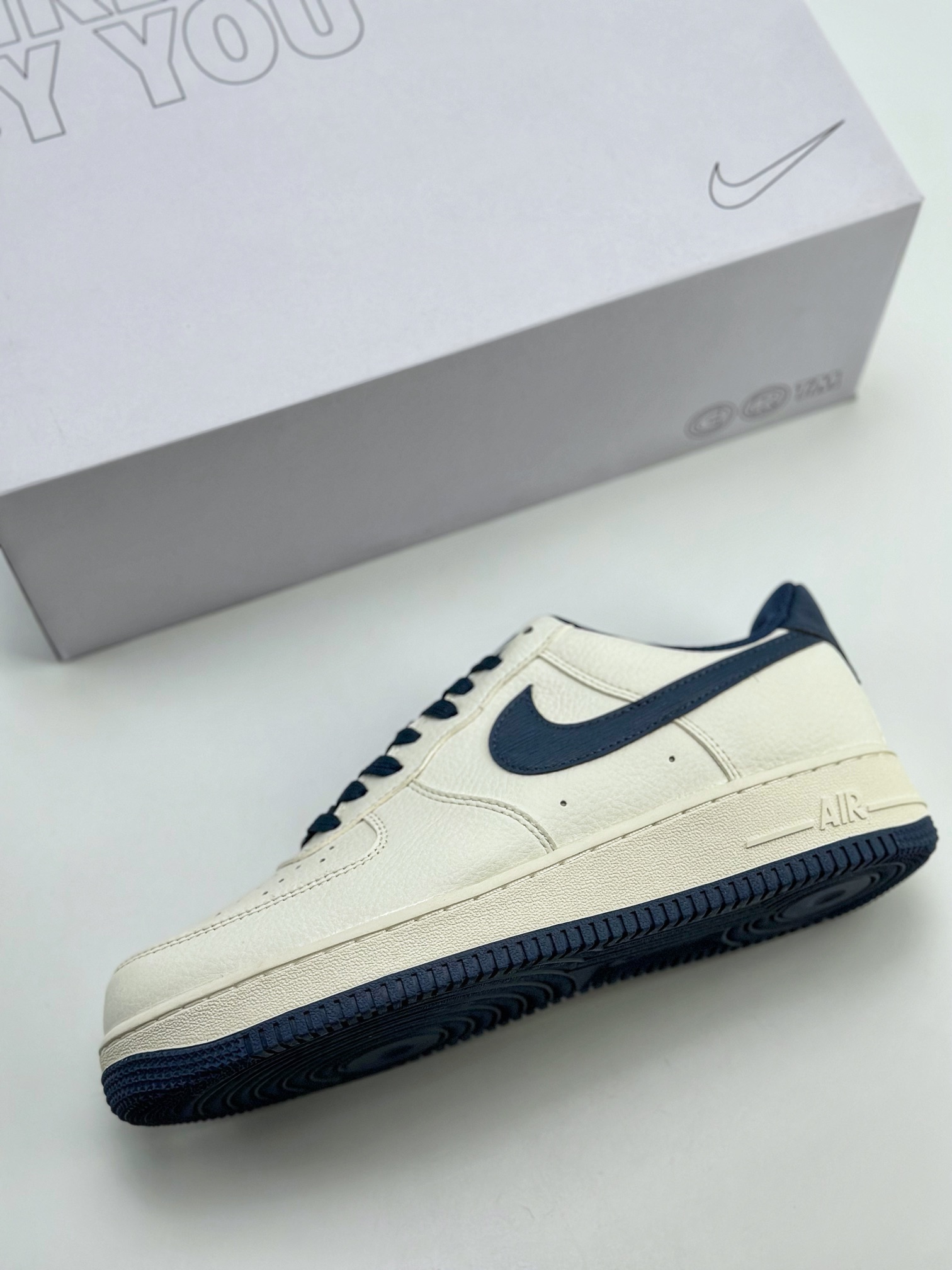 240 Nike Air Force 1 Low 07 带笔白深蓝