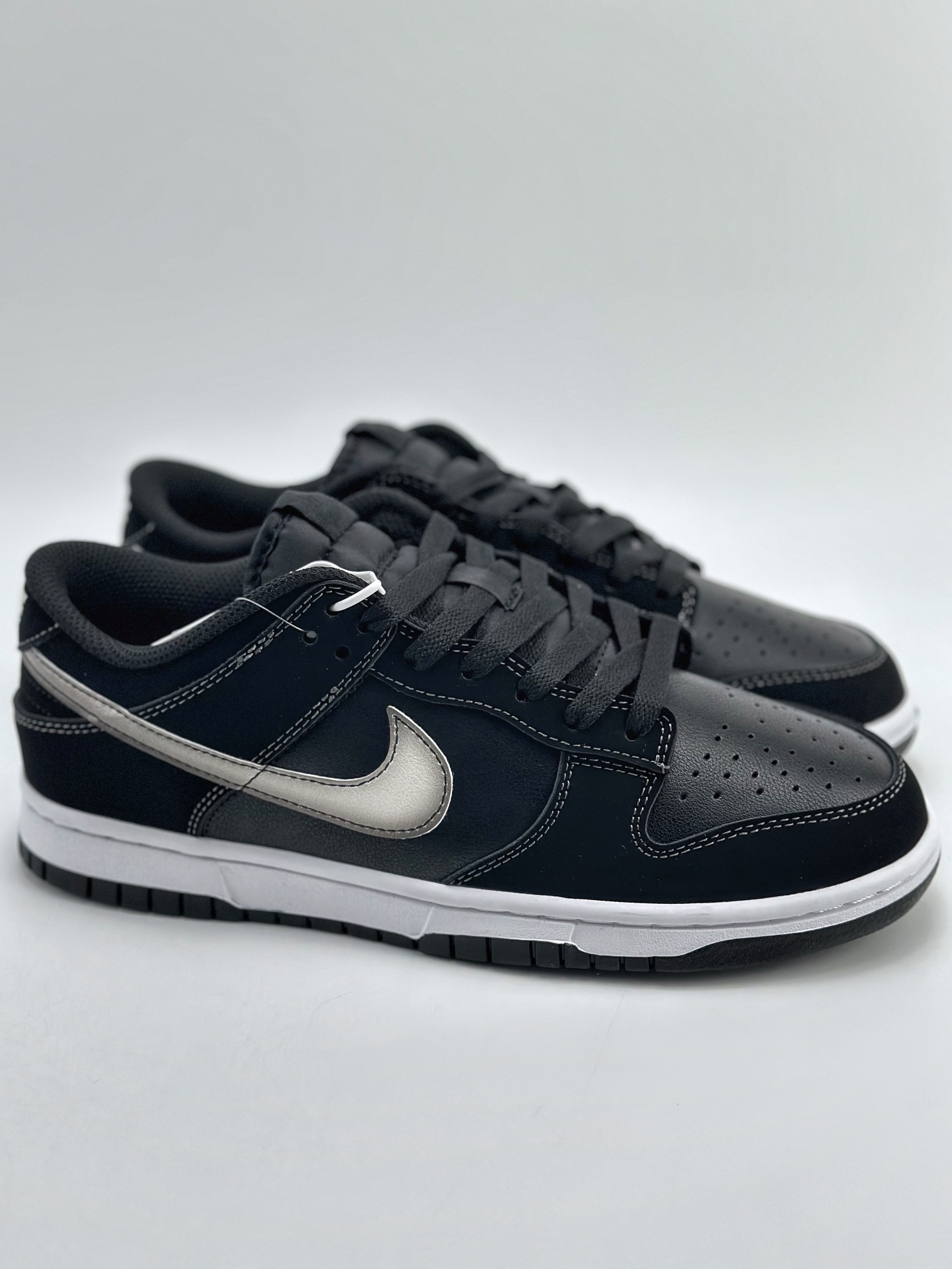 160 NIKE SB Dunk Low "AirbrushSwoosh"黑白 FD6923-001