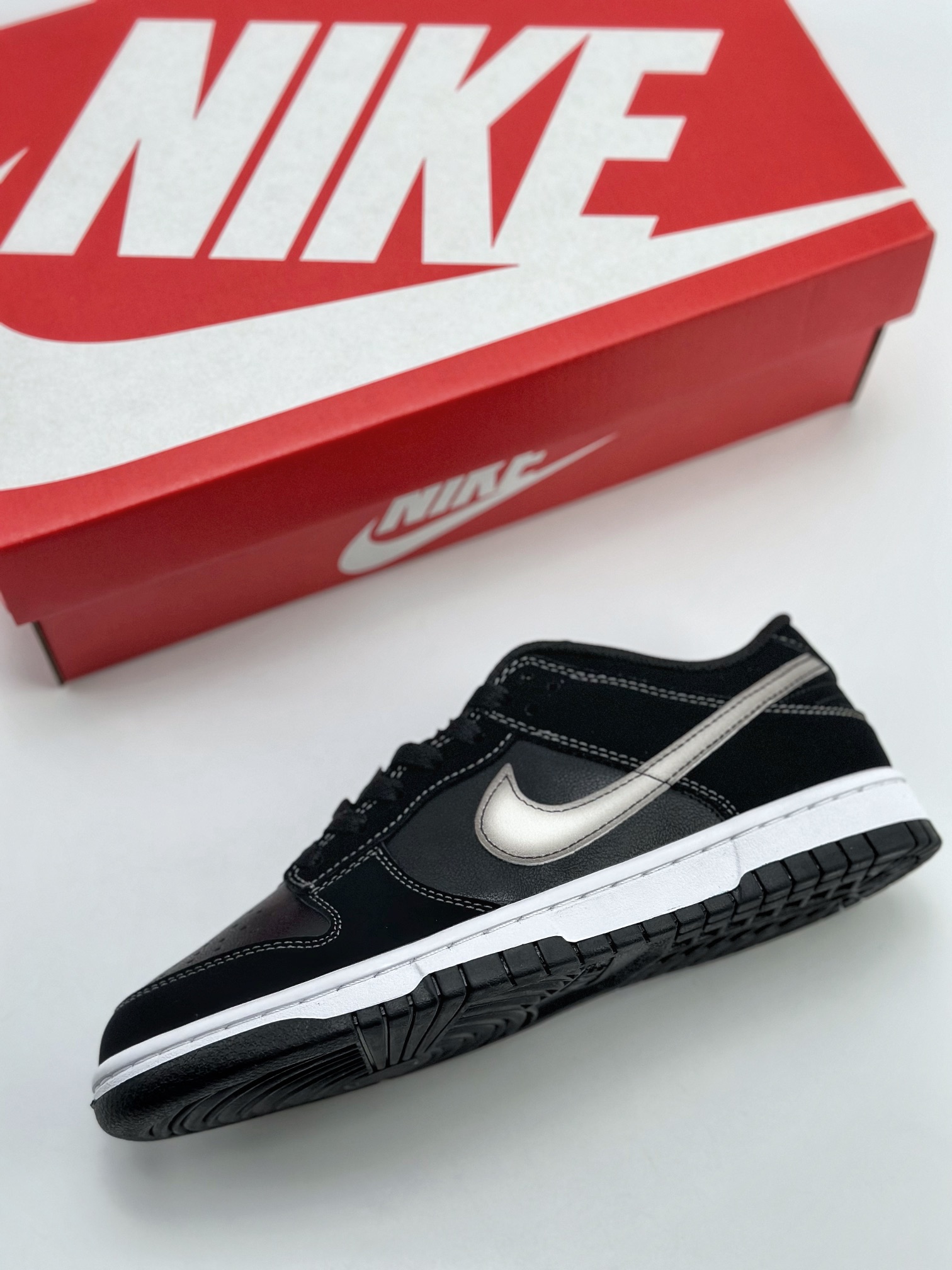 160 NIKE SB Dunk Low "AirbrushSwoosh"黑白 FD6923-001