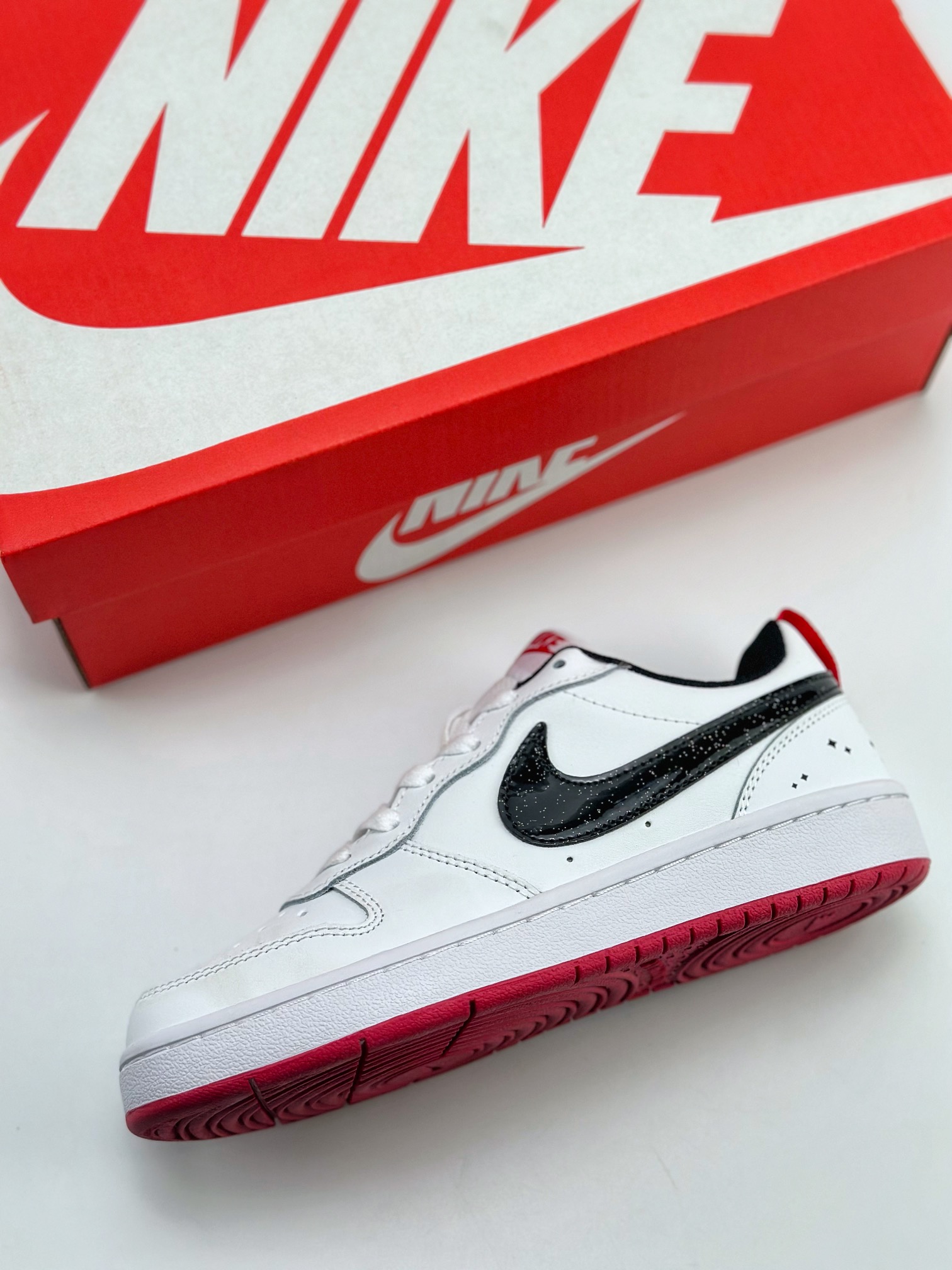 140 NIKE Court Borough Low 2 FP 休闲运动板鞋 DM0110-100