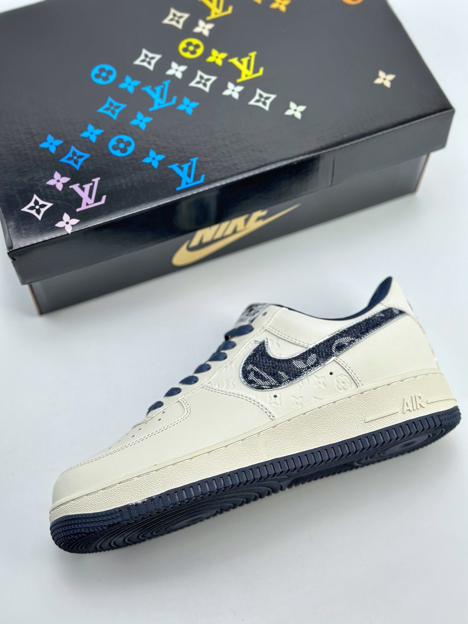 220 Nike Air Force 1 Low 07 x Louis Vuitton 白灰LV老花 LV0506-011