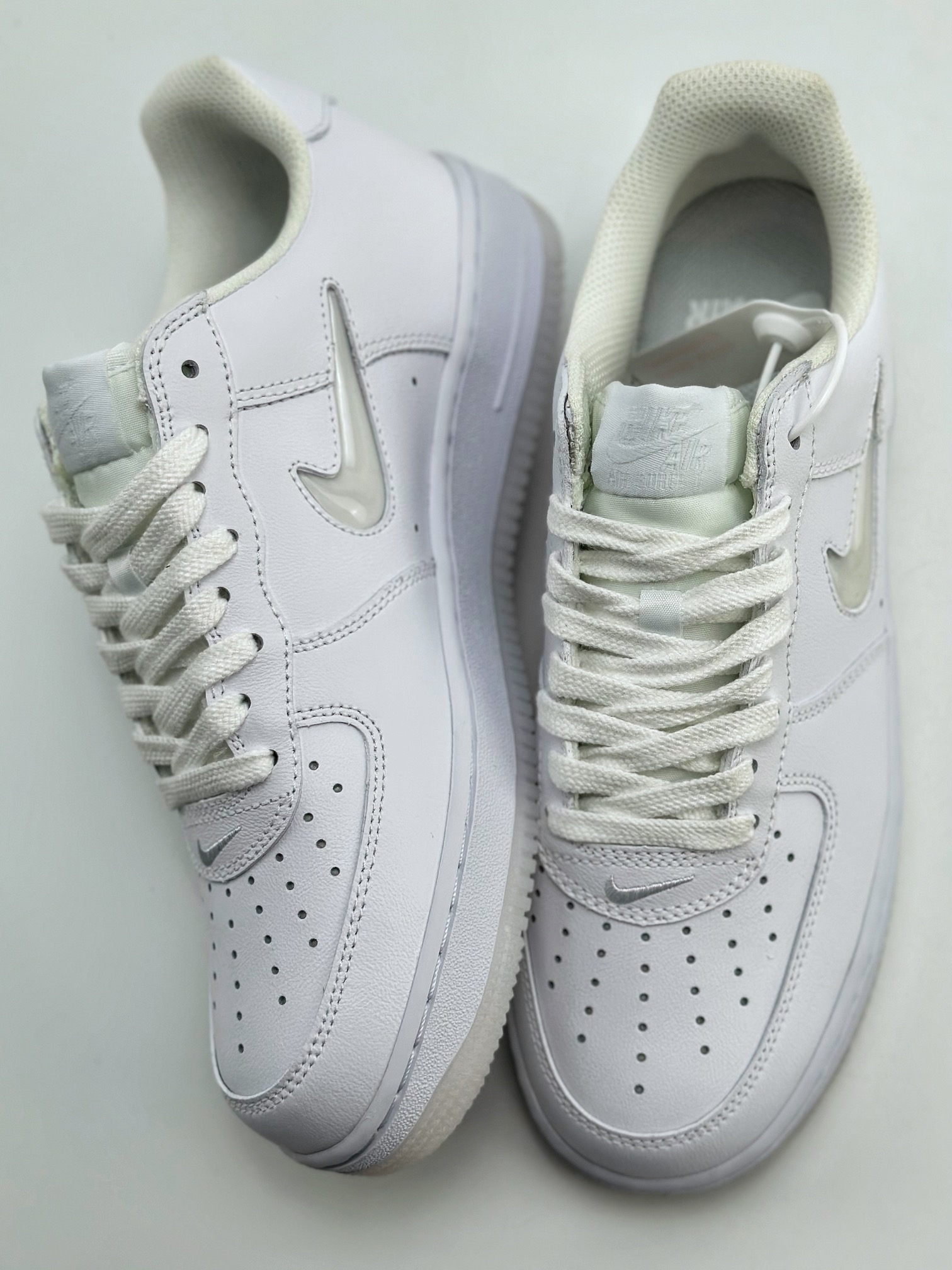 200 Nike Air Force 1 Low 07 纯白水晶勾 FN5924-100