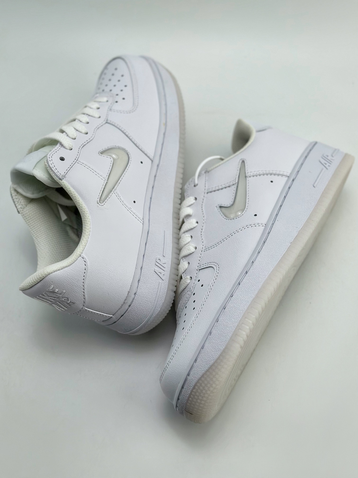 200 Nike Air Force 1 Low 07 纯白水晶勾 FN5924-100