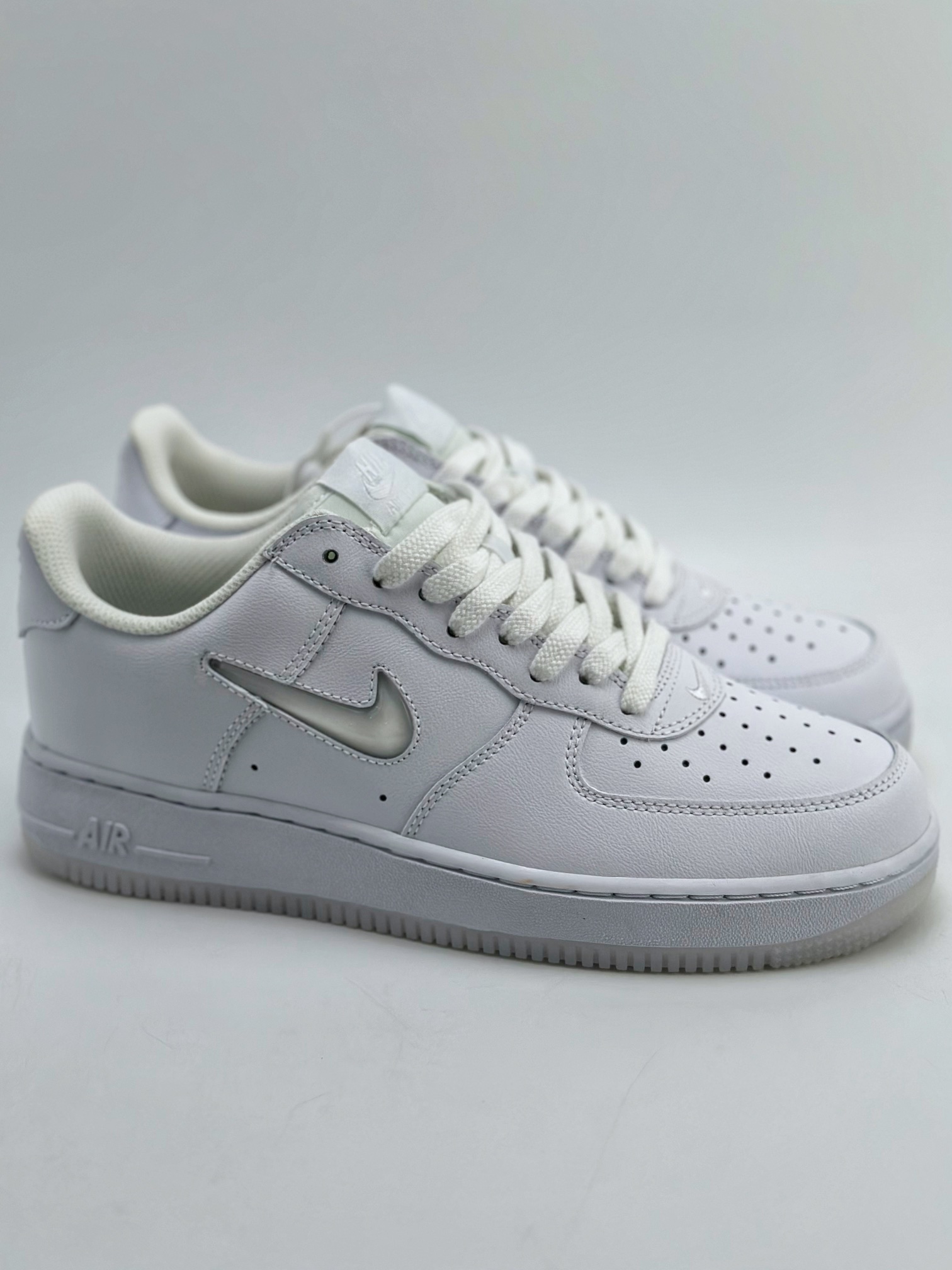 200 Nike Air Force 1 Low 07 纯白水晶勾 FN5924-100