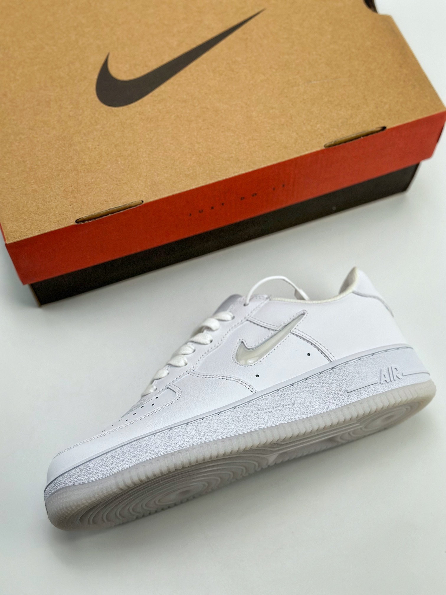 200 Nike Air Force 1 Low 07 纯白水晶勾 FN5924-100