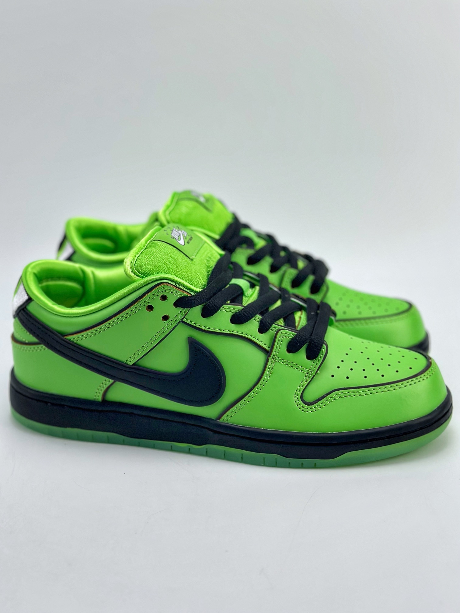 380 Nike SB Dunk Low x The Powerpuff Girls 天小女警联名 FZ8319-300