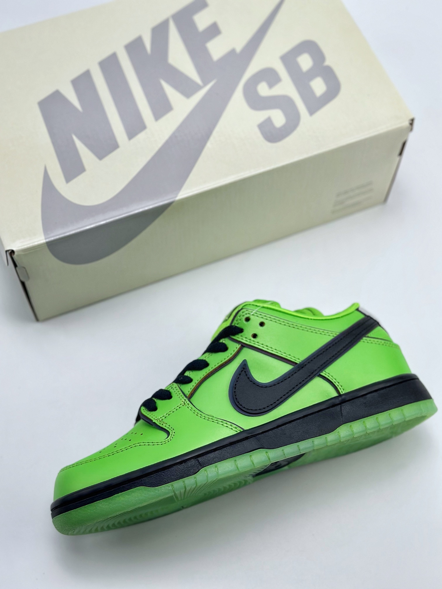 380 Nike SB Dunk Low x The Powerpuff Girls 天小女警联名 FZ8319-300