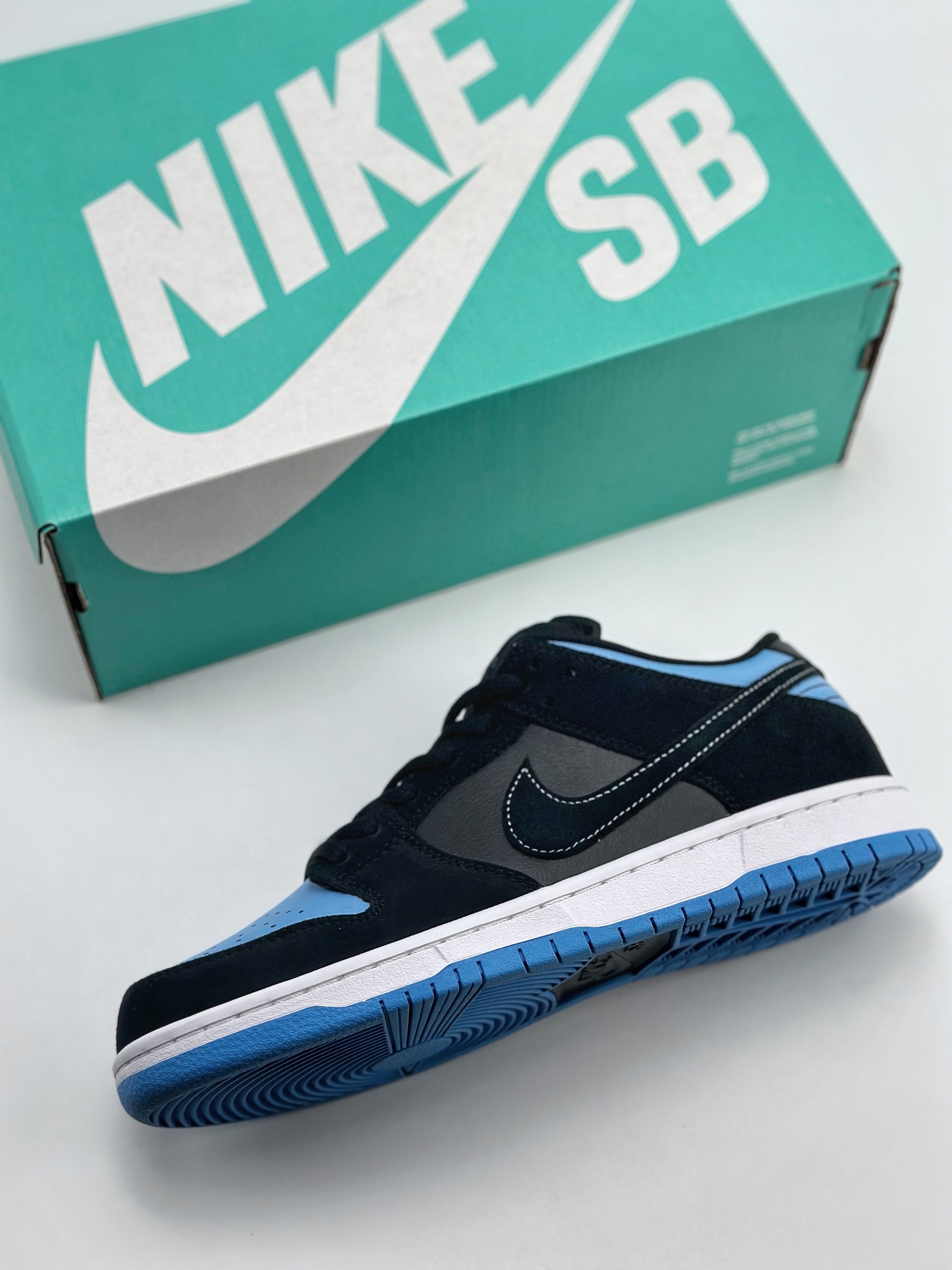 350 Nike SB Dunk Low Pro Sub Zero 绝对零度 304292-048