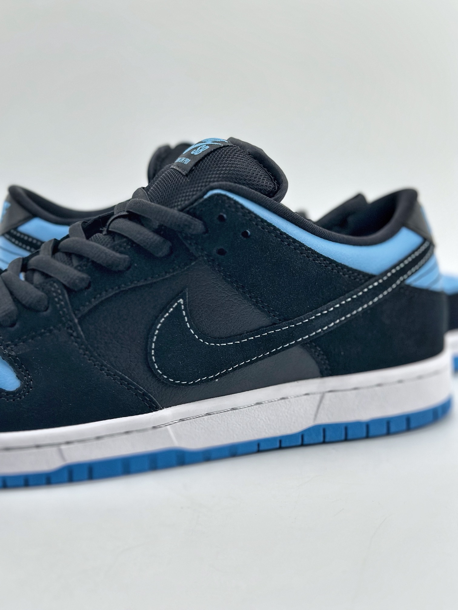 350 Nike SB Dunk Low Pro Sub Zero 绝对零度 304292-048