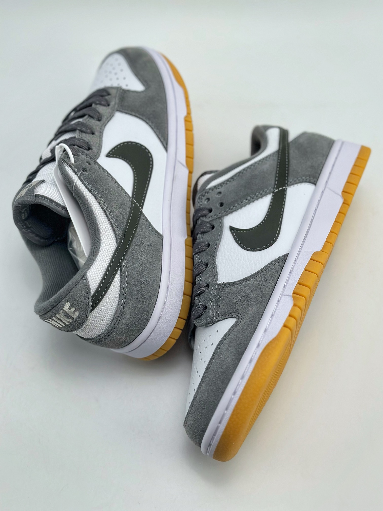 160 NIKE SB Dunk Low "Grey Gum" 白灰生胶 FV0389-100