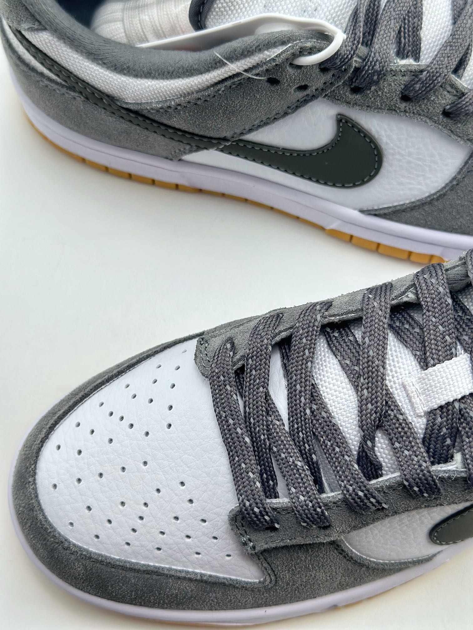 160 NIKE SB Dunk Low "Grey Gum" 白灰生胶 FV0389-100